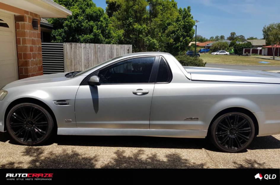 HOLDEN-COMMODORE-D2-GLOSS-BLACK